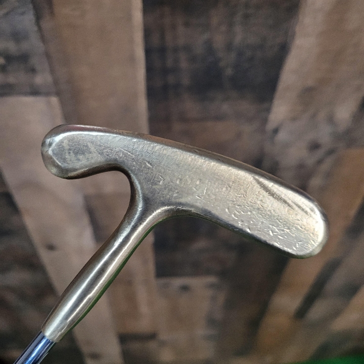 Putter Acushnet Bullseye Mallet I – Tige Acier, Main Droite, 34 Pouces