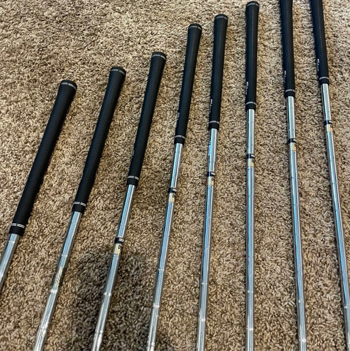 Titleist standbag with irons