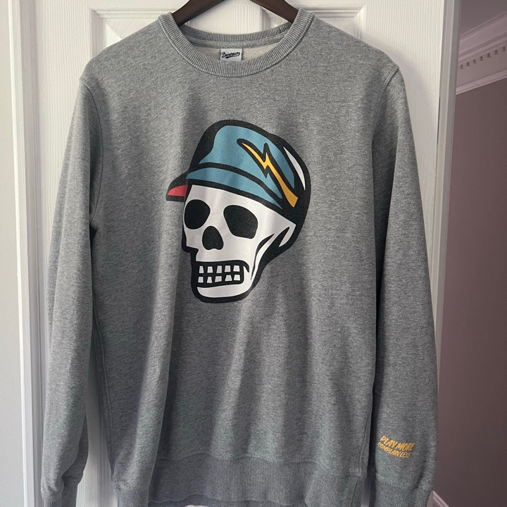 Devereux Skull Sweater + FREE MULLIE GIFT!