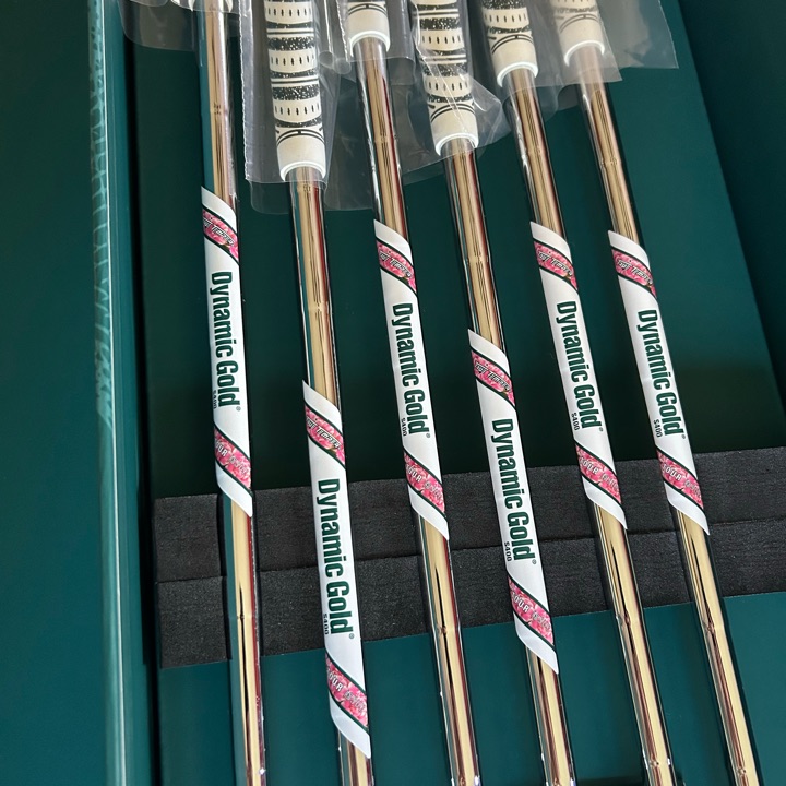 Mizuno Pro 241 Azalea Limited Edition Iron Set | MULLIE Golf