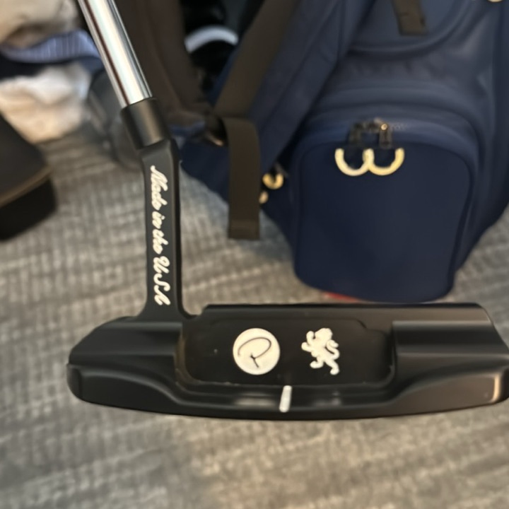 Piretti Cuvio Midnight Series Limited putter