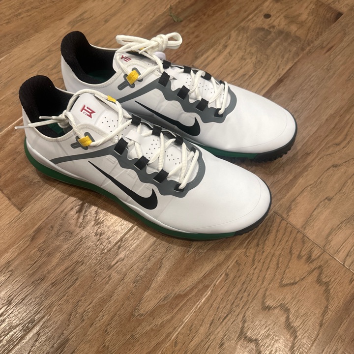 Nike shops Tiger Woods TW 14 white volt golf shoes size 10