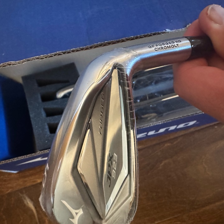 Brand New Mizuno 923 Forged irons 4-PW stiff flex