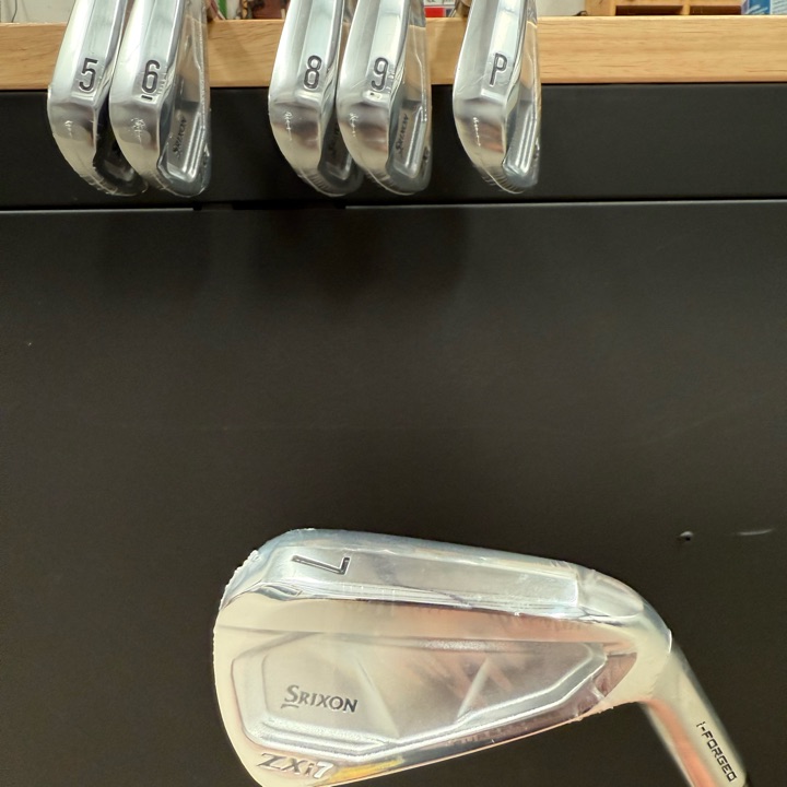 Brand New Srixon ZXi7 5-PW Nippon Modus Stiff | MULLIE Golf