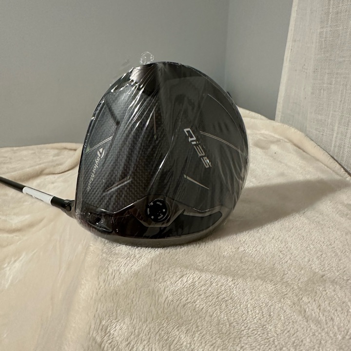 Brand new Taylormade Qi35 Driver (no head cover)